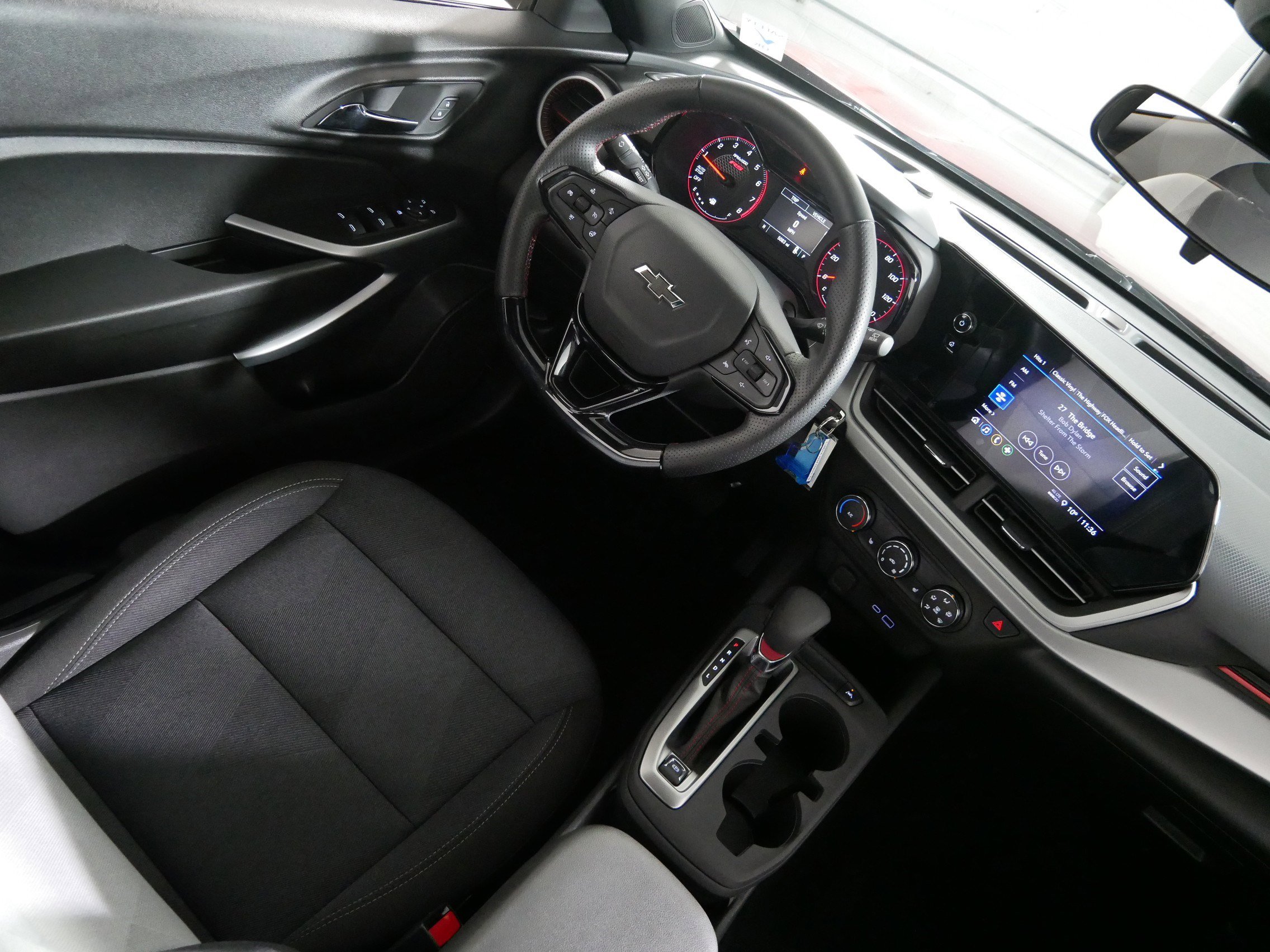 Used 2024 Chevrolet Trax RS w/ Driver Confidence Package image 9