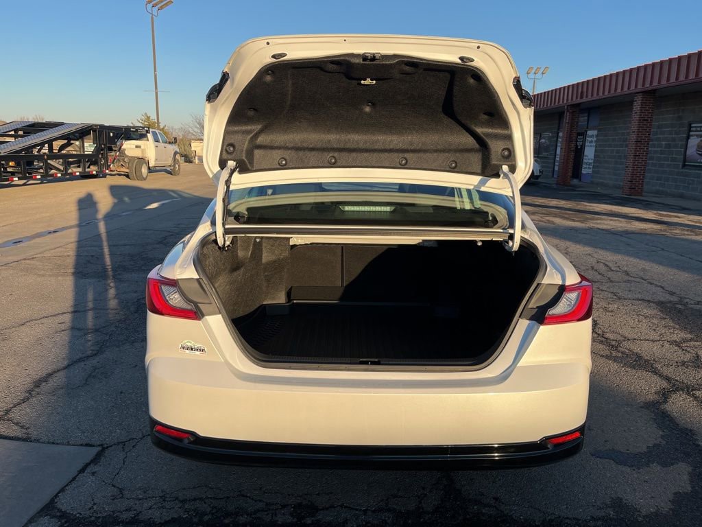 Used 2025 Toyota Camry XLE w/ Premium Package image 13