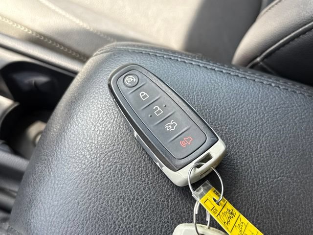 Used 2015 Ford Focus Titanium w/ Titanium Technology Package FWD image 18