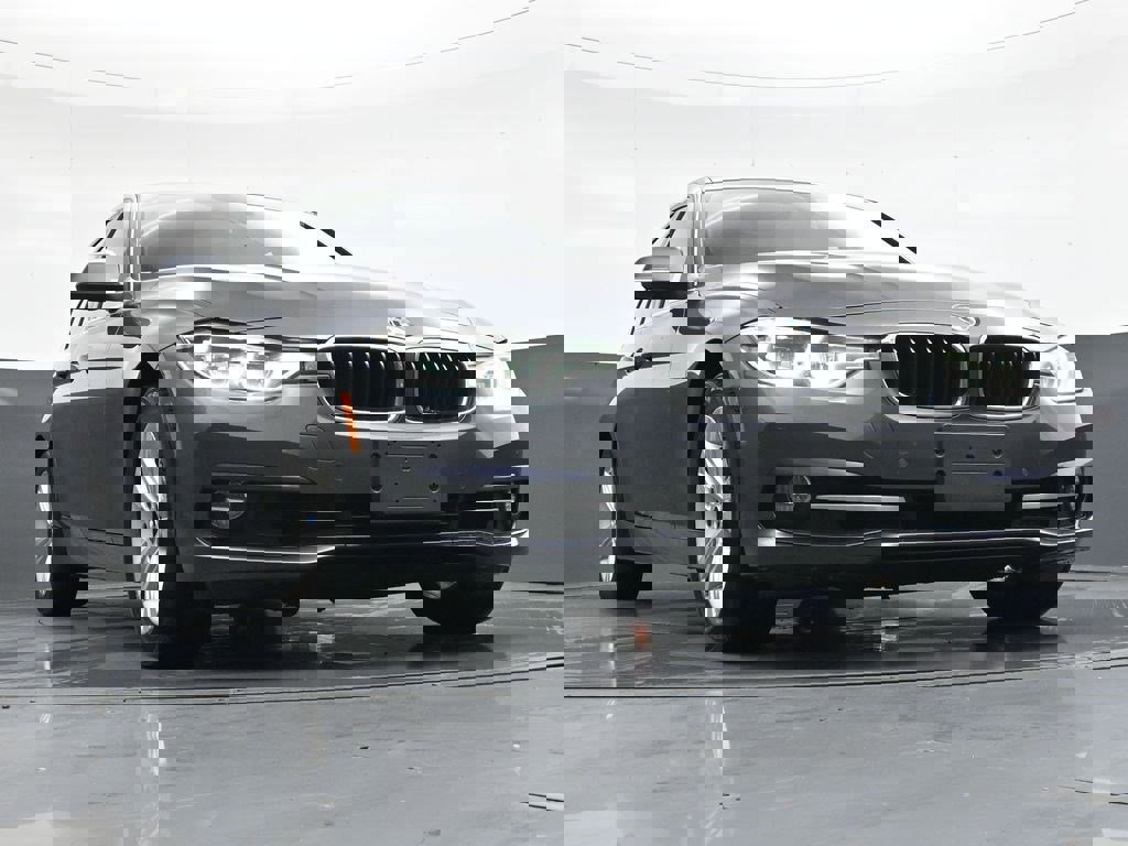 Used 2018 BMW 330i xDrive Sedan w/ Convenience Package image 39