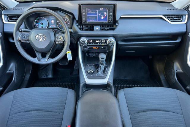Certified 2021 Toyota RAV4 LE AWD/4WD image 3