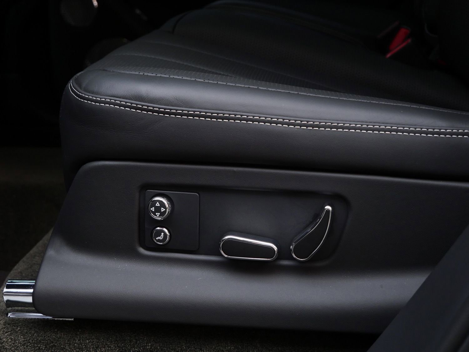 Used 2023 Bentley Bentayga Extended Wheelbase image 23