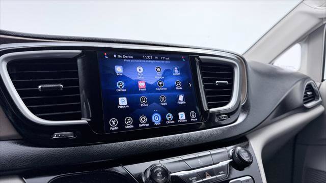 Used 2017 Chrysler Pacifica Touring image 28