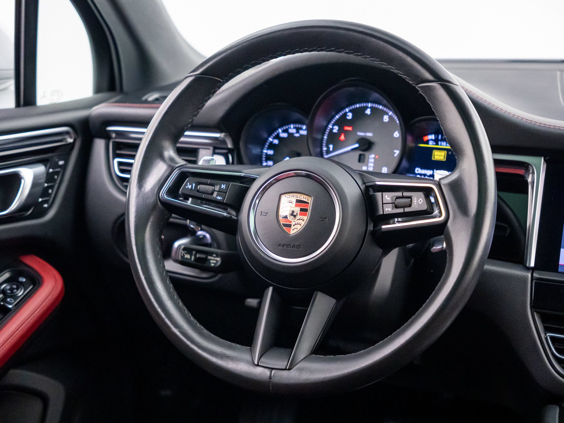 Used 2023 Porsche Macan S AWD/4WD image 10