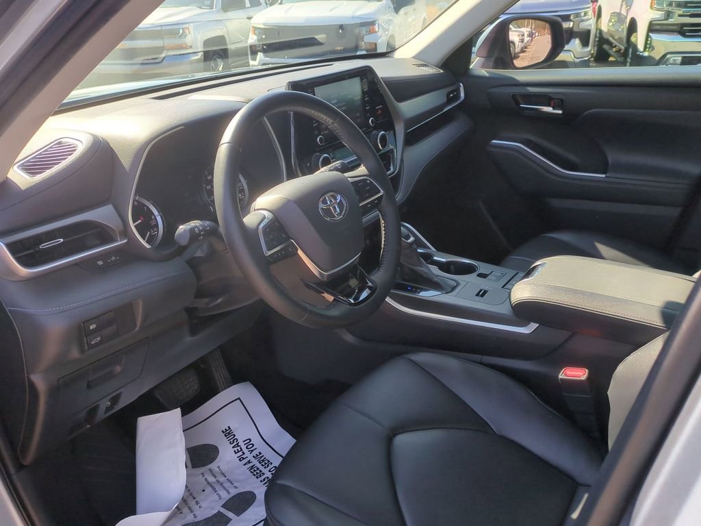 Used 2021 Toyota Highlander XLE image 11
