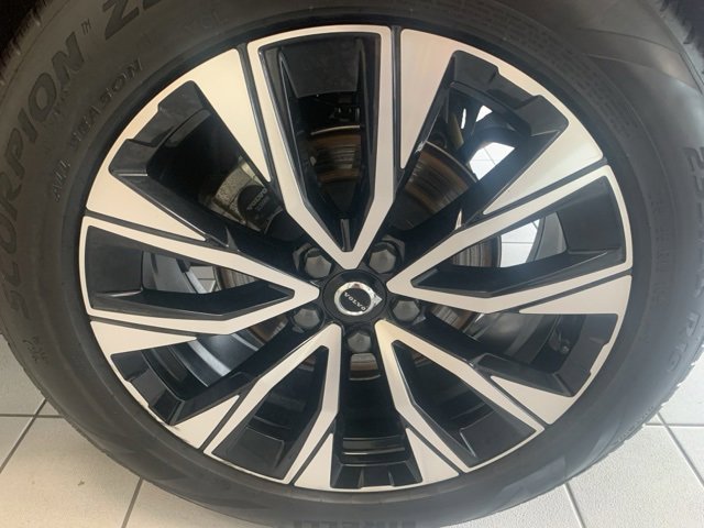 Certified 2023 Volvo XC60 B5 Plus image 7