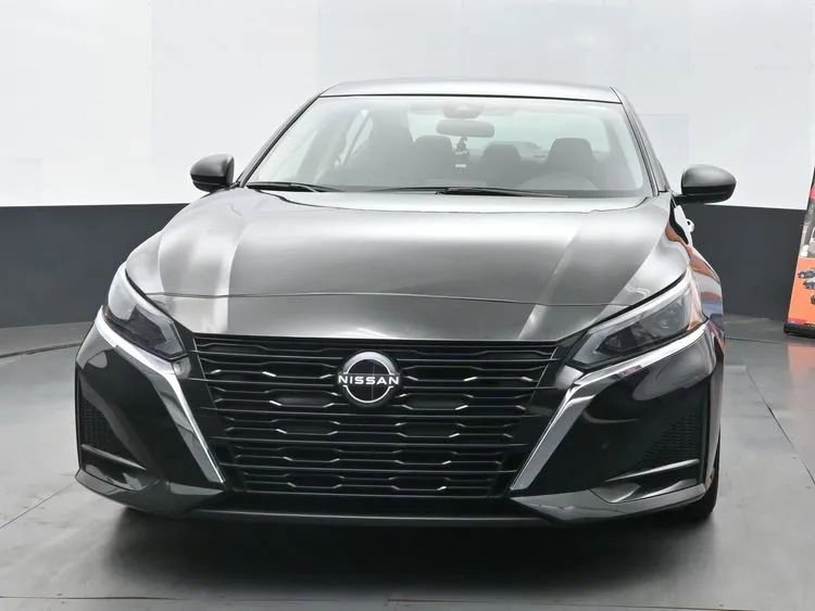 Used 2024 Nissan Altima 2.5 SV image 3