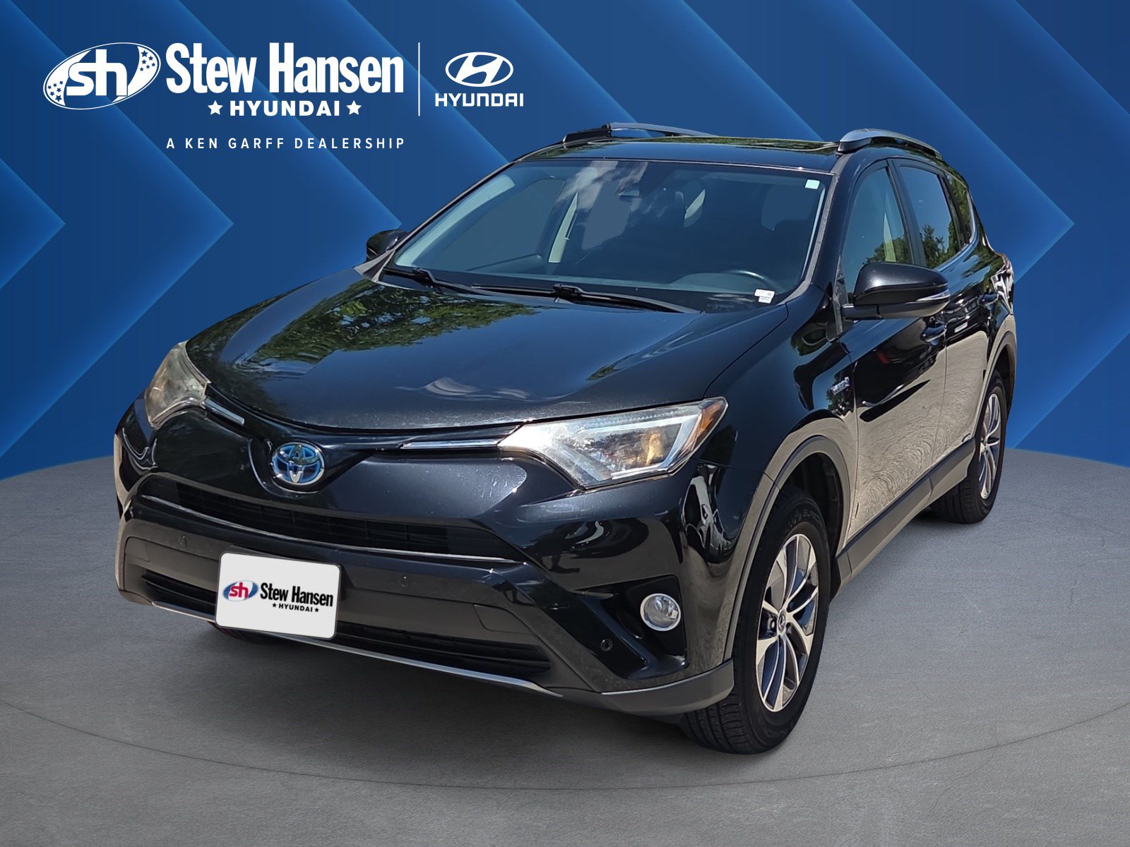 Used 2018 Toyota RAV4 XLE w/ Convenience Package AWD/4WD image 1