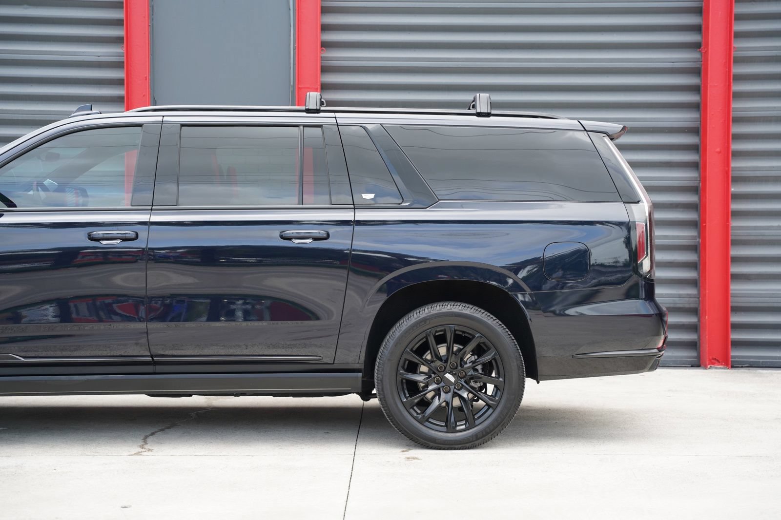 Used 2023 Cadillac Escalade ESV Sport Platinum w/ LPO, ONYX Package RWD image 7
