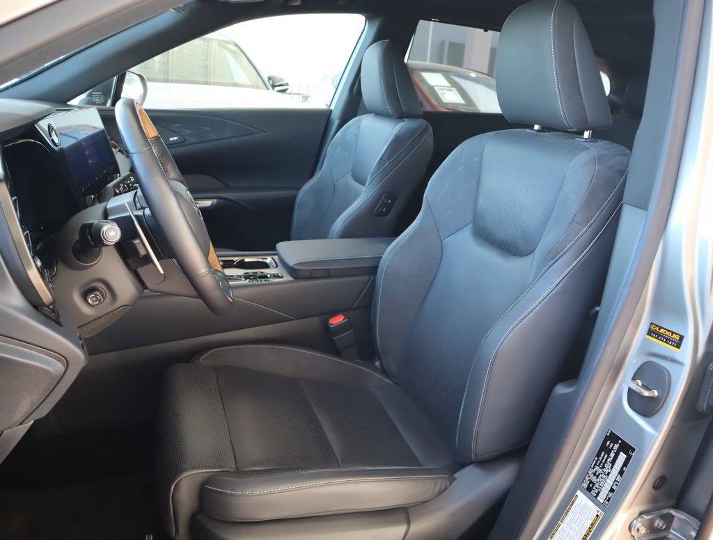 Used 2024 Lexus RX 450h AWD w/ Luxury Package image 30