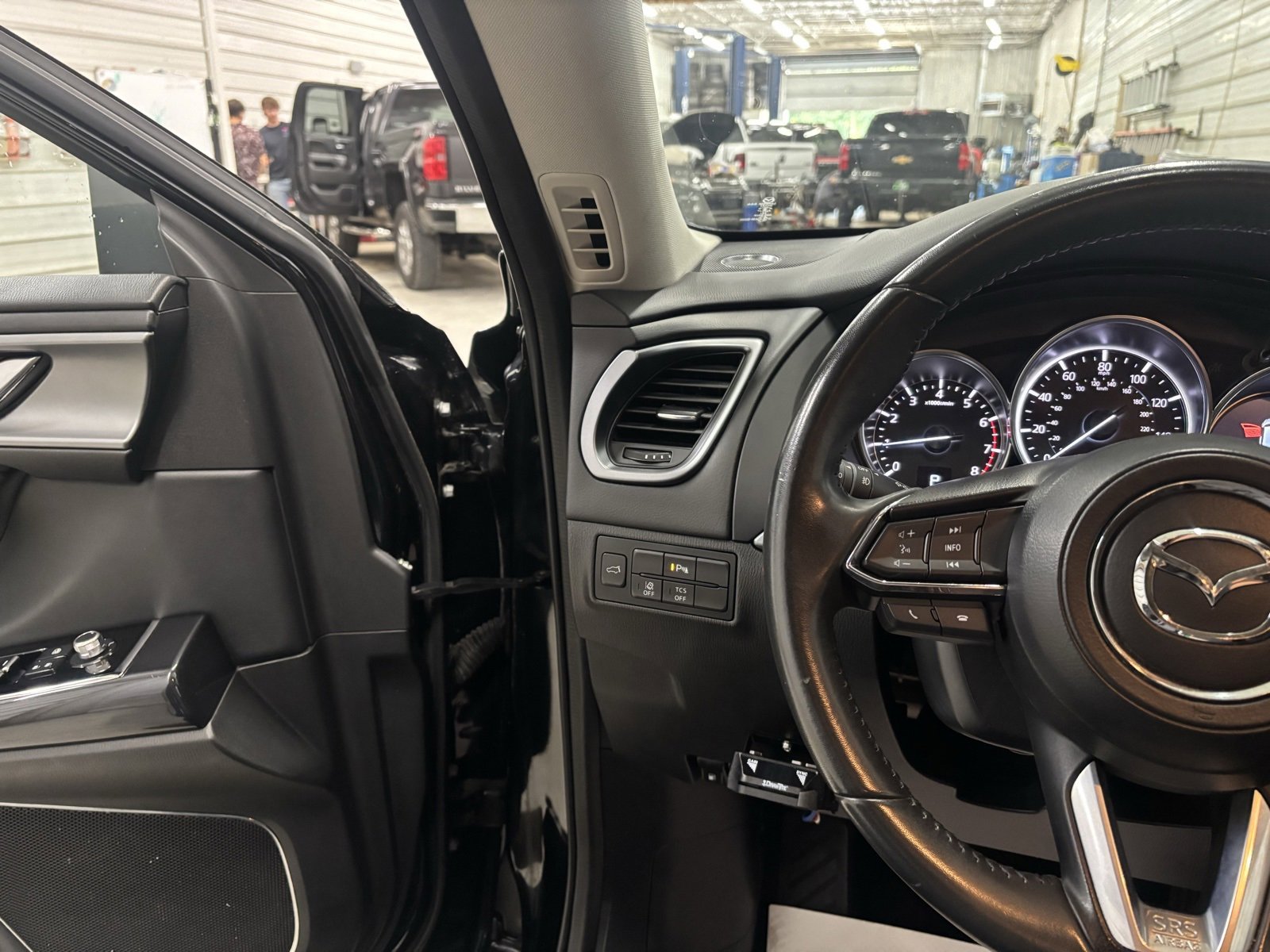 Used 2018 MAZDA CX-9 Touring w/ Touring Premium Package image 14