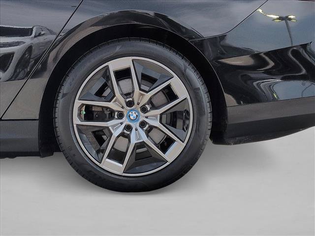 Used 2024 BMW i5 eDrive40i w/ Executive Package RWD image 26
