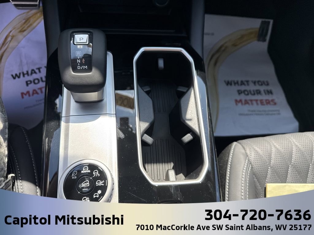 New 2025 Mitsubishi Outlander SEL image 26
