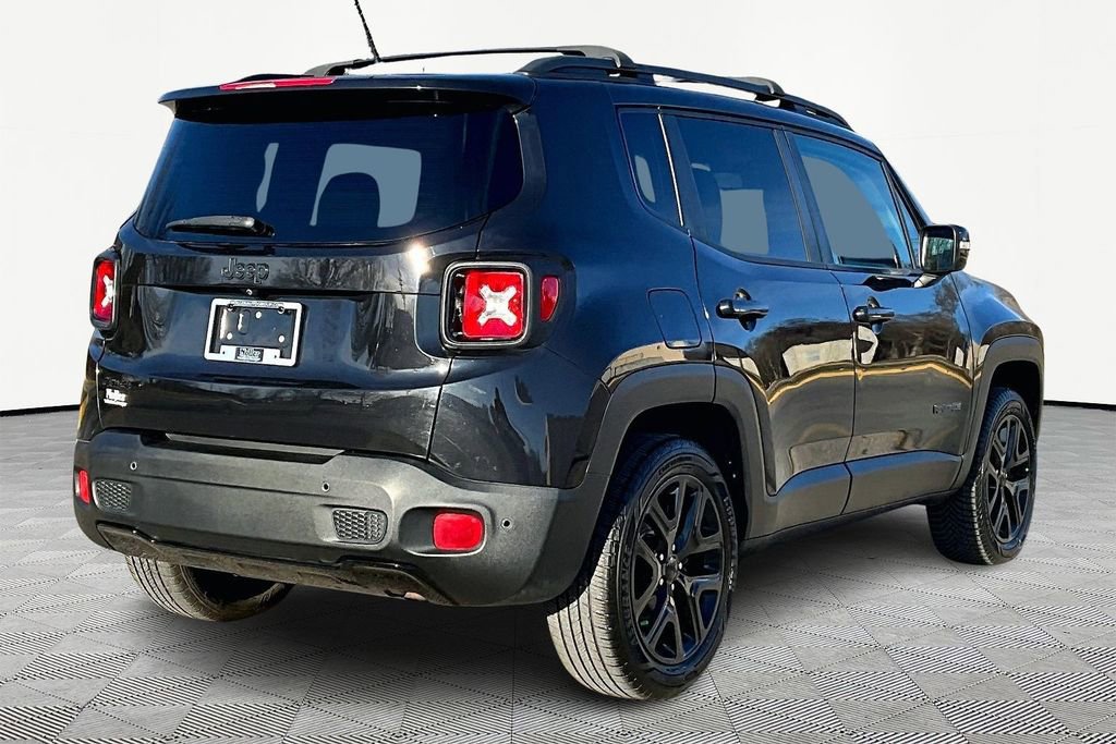 Used 2016 Jeep Renegade Latitude image 2