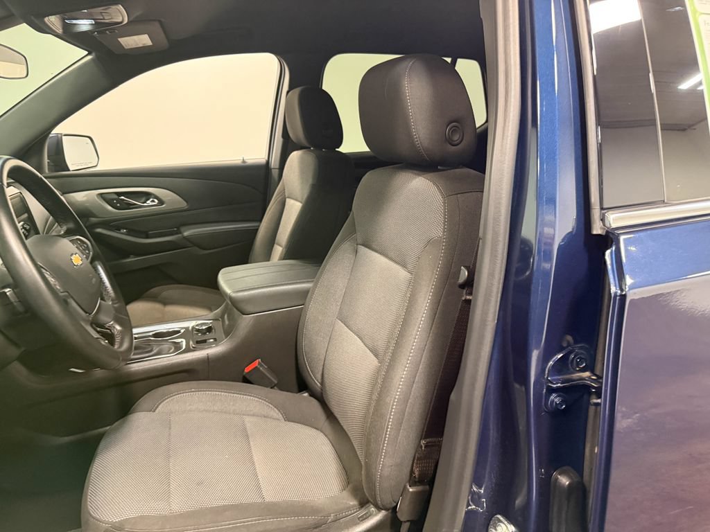 Used 2023 Chevrolet Traverse LT w/ LPO, Floor Liner Package AWD/4WD image 58