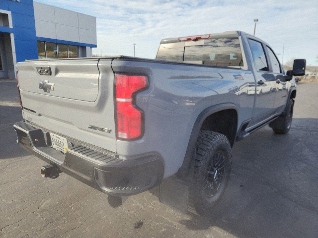 Used 2024 Chevrolet Silverado 2500 ZR2 w/ Technology Package image 5