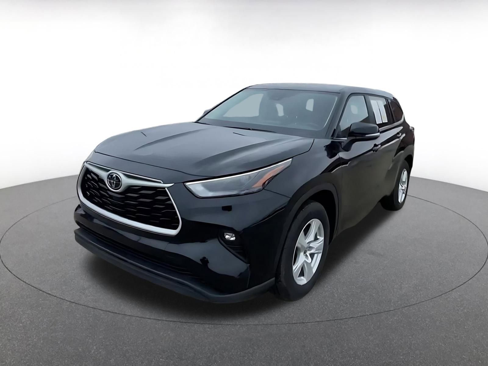 Used 2025 Toyota Highlander LE image 7