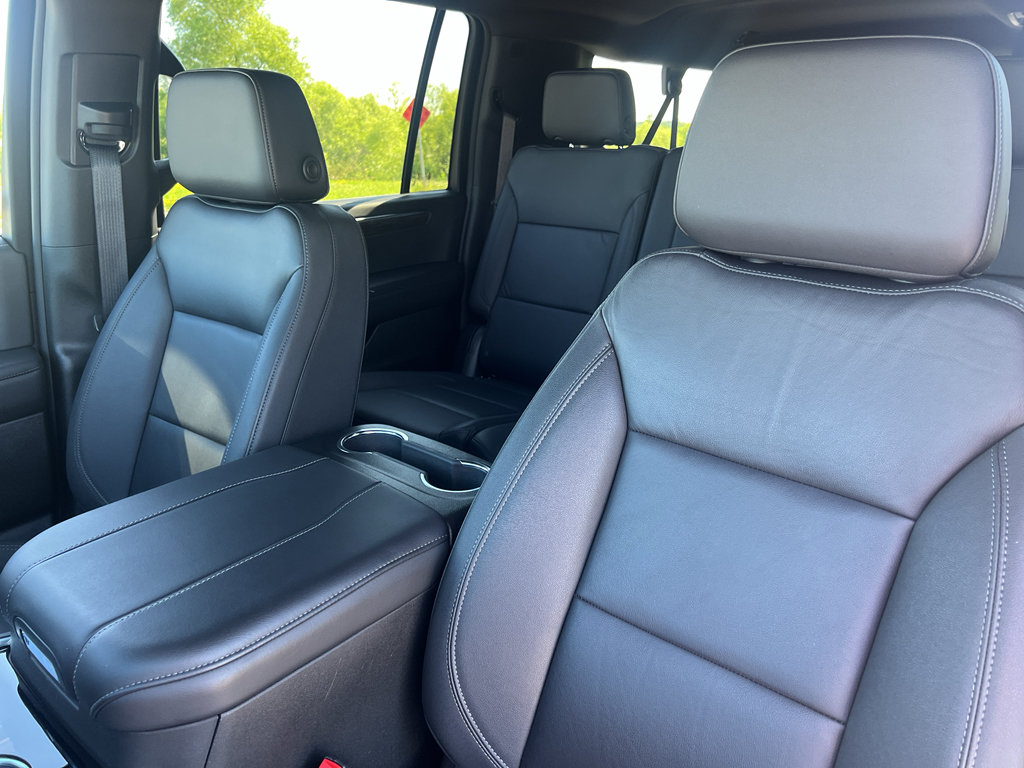 Used 2025 Chevrolet Suburban Z71 AWD/4WD image 16