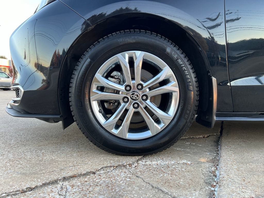 Used 2022 Toyota Sienna Platinum AWD/4WD image 20