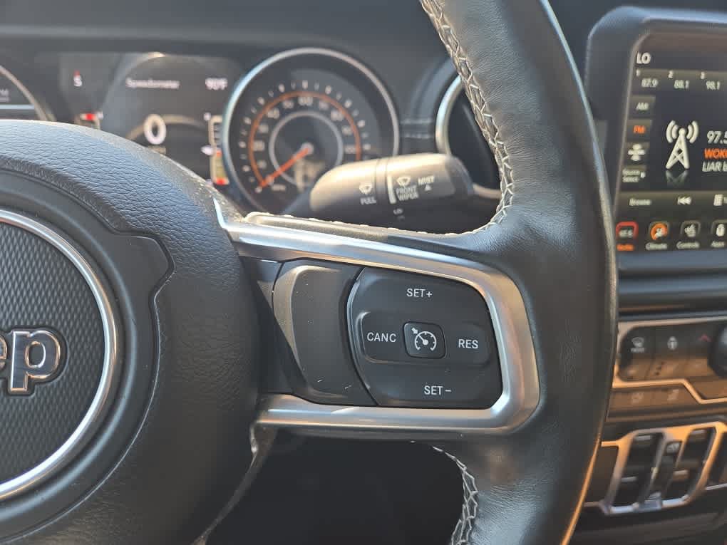 Used 2020 Jeep Gladiator Overland AWD/4WD image 23