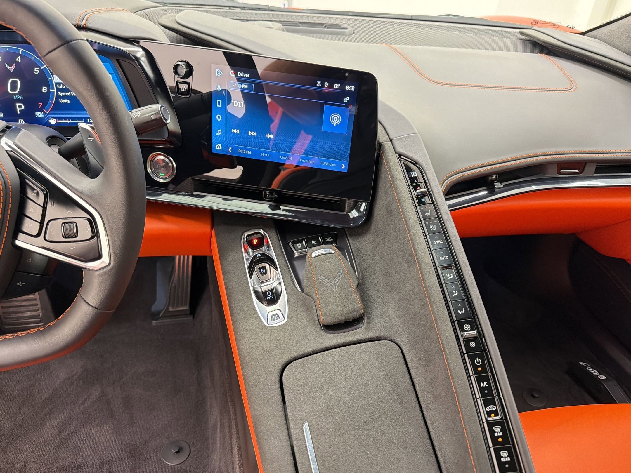 Used 2025 Chevrolet Corvette Stingray Premium Conv w/ Stealth Interior Trim Package RWD image 26