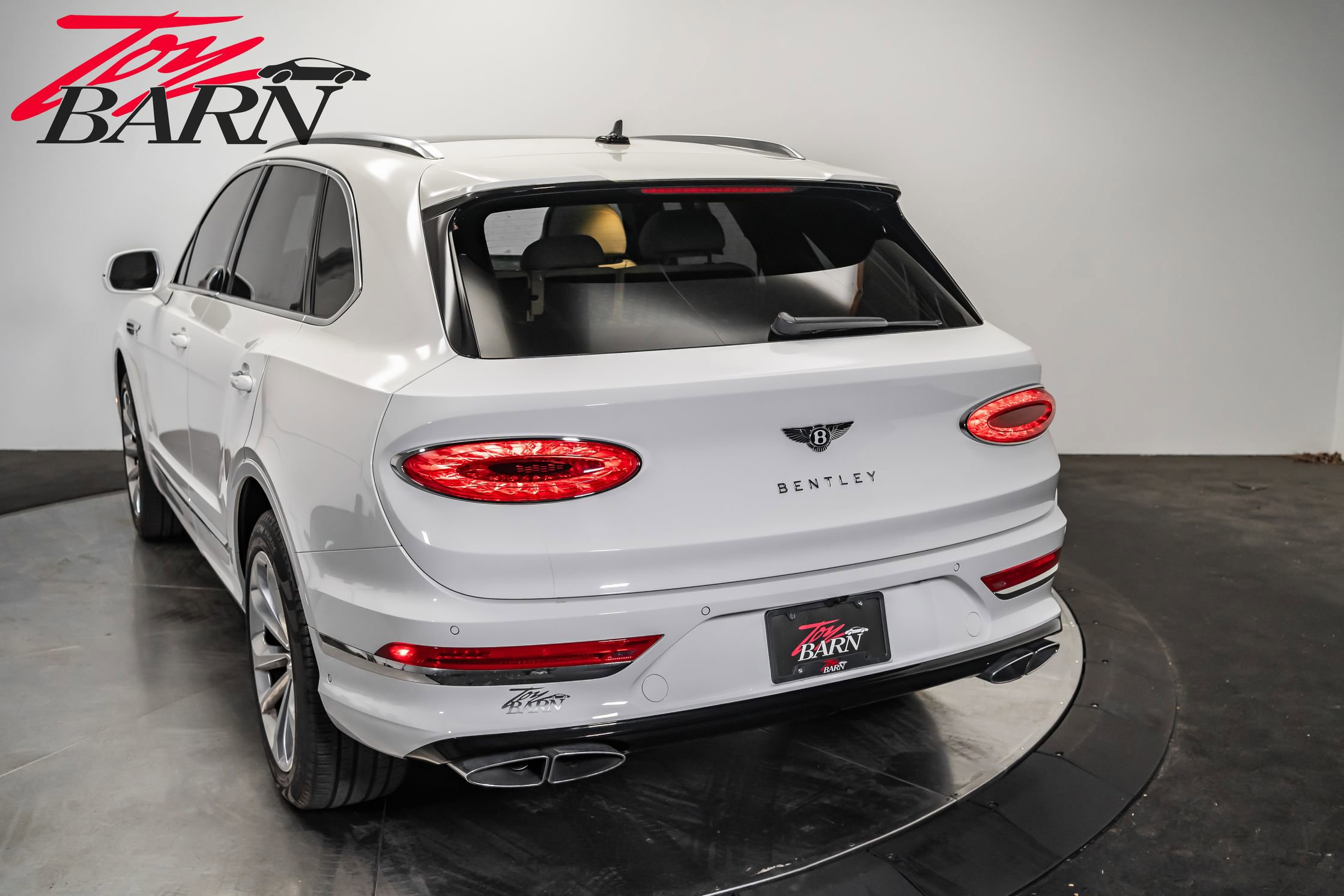 Used 2021 Bentley Bentayga image 11