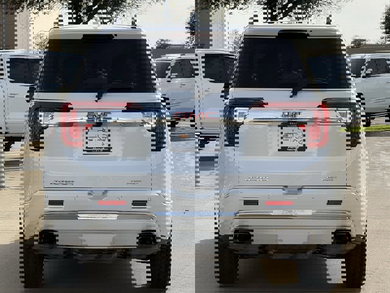 Used 2023 GMC Acadia Denali w/ Denali Ultimate Package image 5