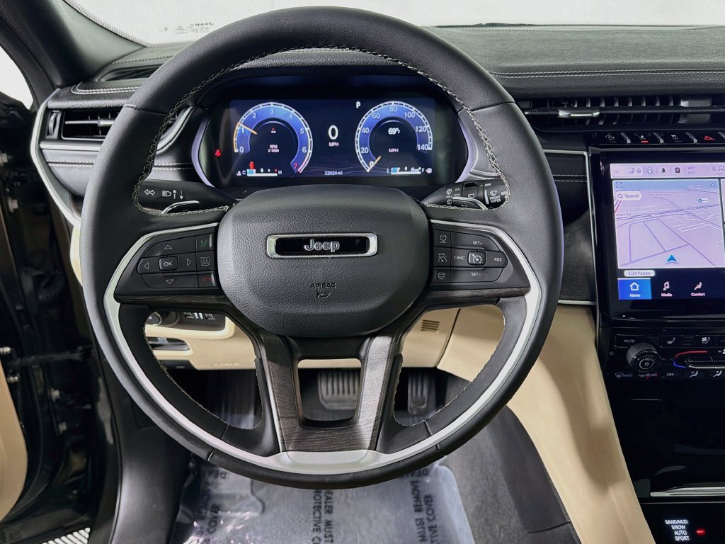 Used 2025 Jeep Grand Cherokee L Limited w/ Luxury Tech Group II AWD/4WD image 11