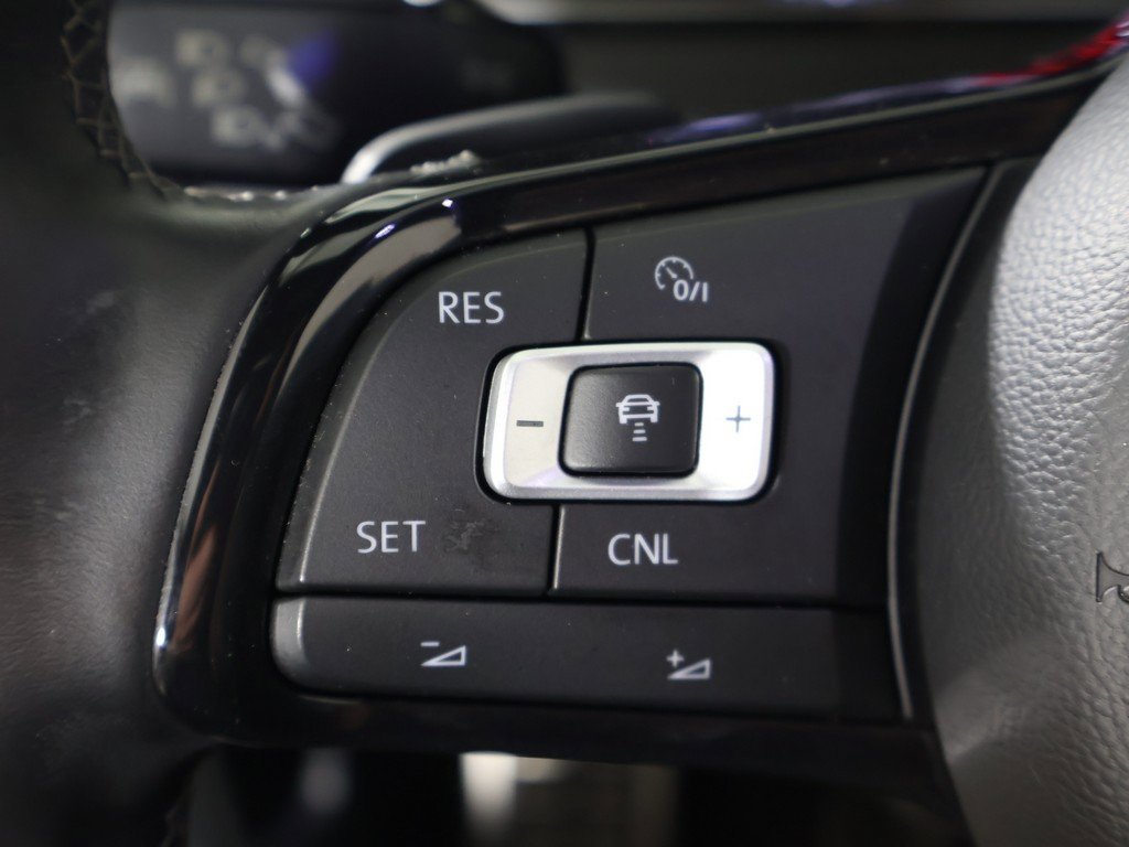 Used 2018 Volkswagen Golf R 4-Door image 43