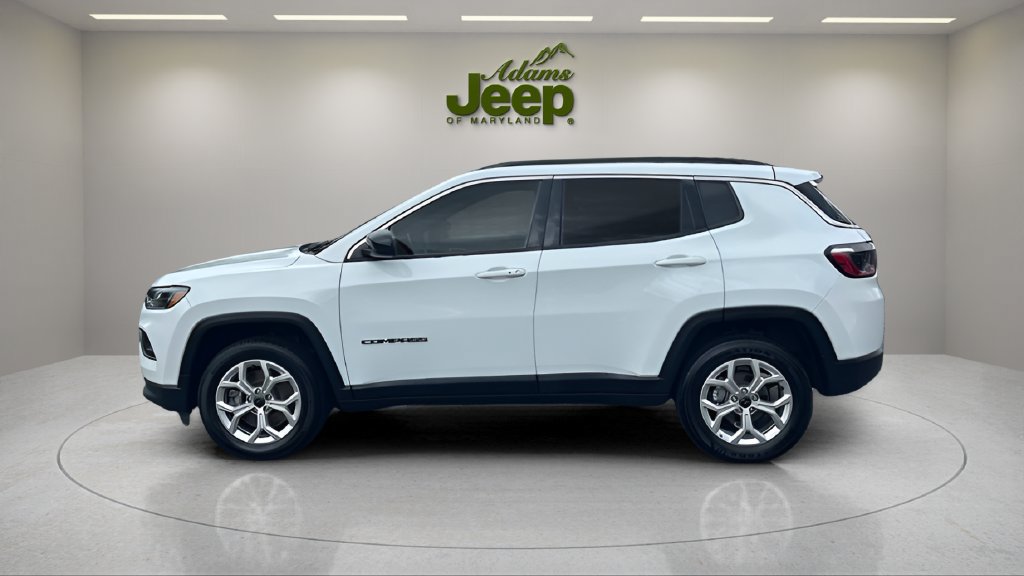 Used 2025 Jeep Compass Latitude w/ Sun & Sound Group AWD/4WD image 7