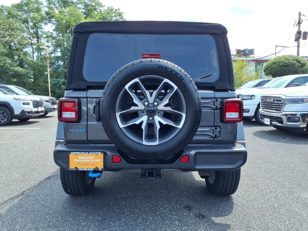 Used 2024 Jeep Wrangler Unlimited w/ Convenience Group AWD/4WD image 19