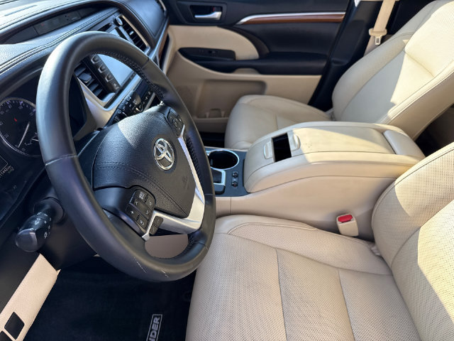 Used 2017 Toyota Highlander Limited FWD image 21