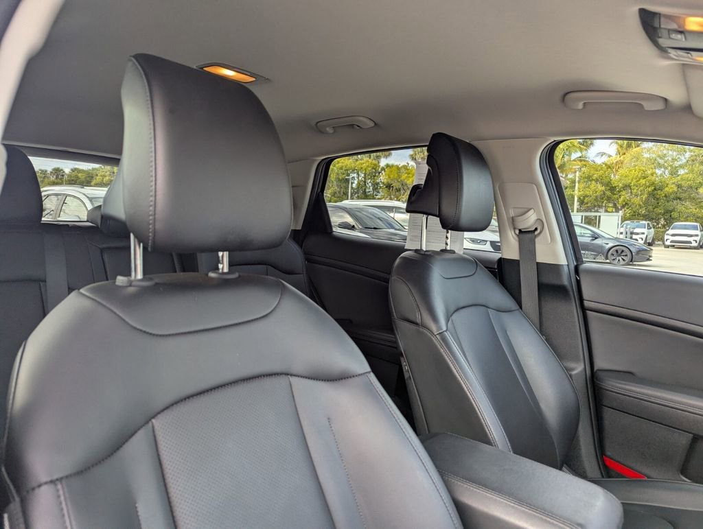 Used 2024 Kia Sportage EX image 11