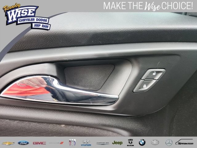 Used 2021 Chevrolet Malibu LT FWD image 18