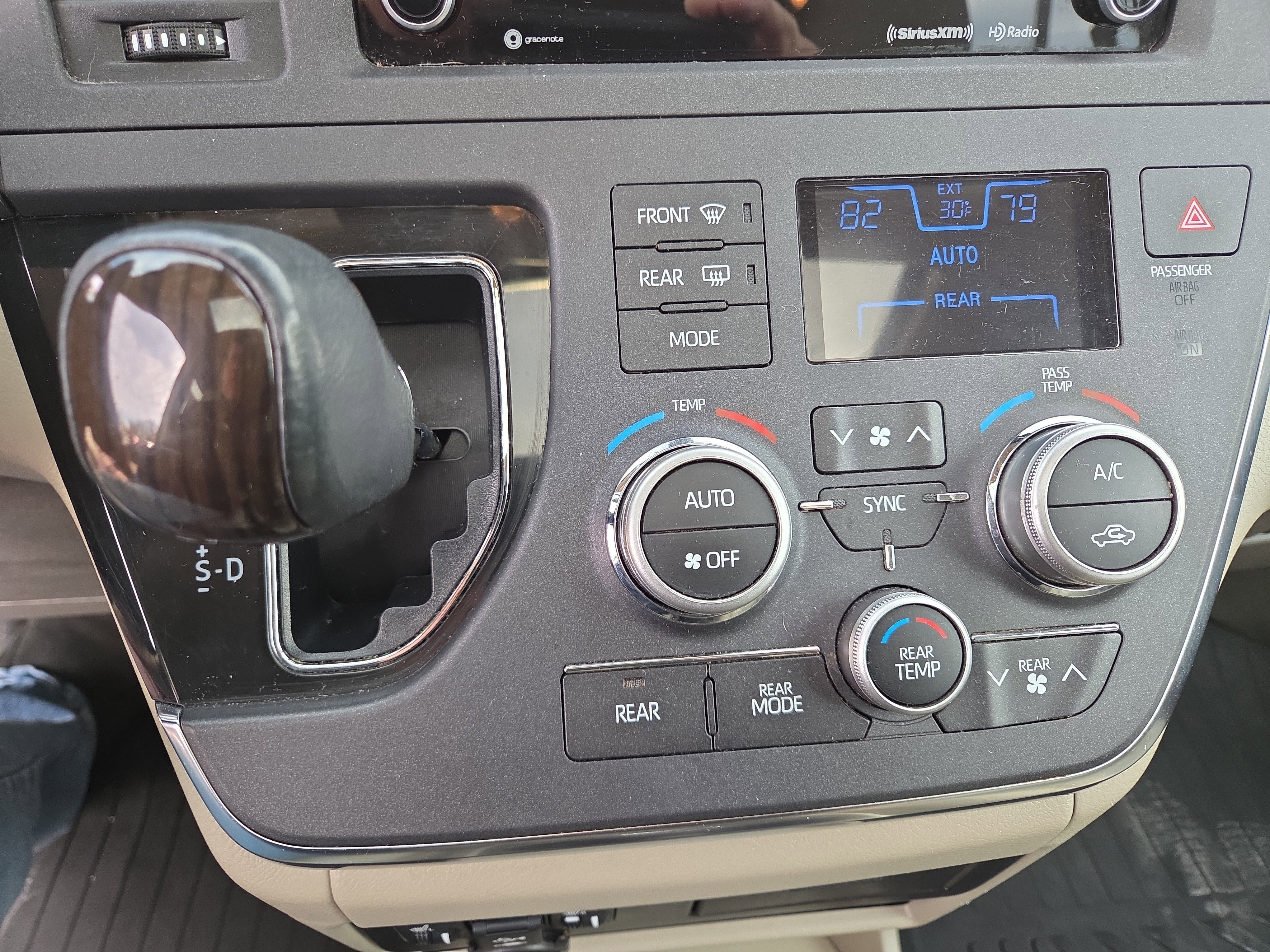 Certified 2019 Toyota Sienna XLE image 28