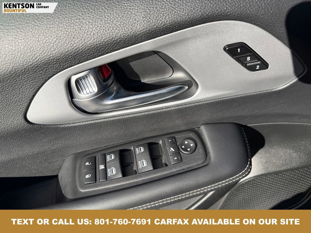 Used 2025 Chrysler Pacifica Limited image 20