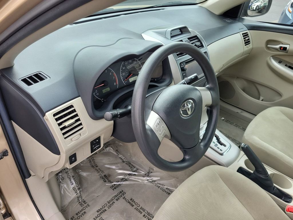 Used 2013 Toyota Corolla LE image 18