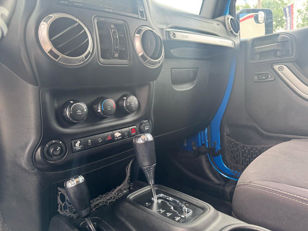 Used 2015 Jeep Wrangler Unlimited Sahara w/ Connectivity Group AWD/4WD image 50