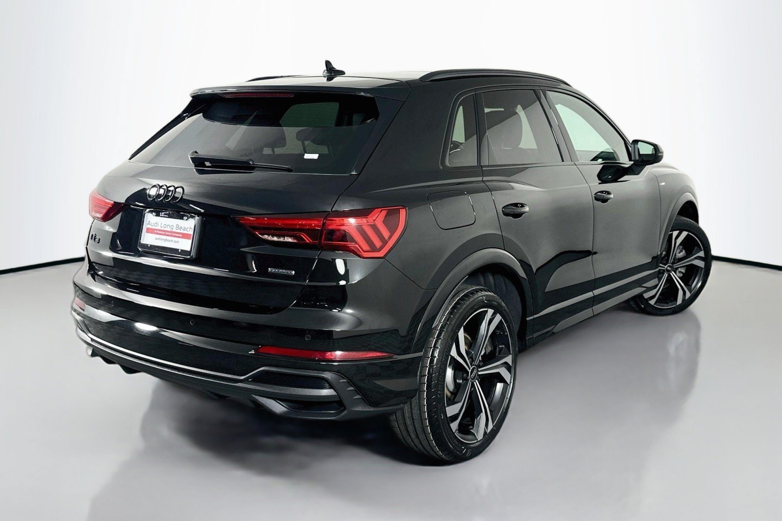 Used 2023 Audi Q3 2.0T Premium Plus w/ Premium Plus Package AWD/4WD image 13