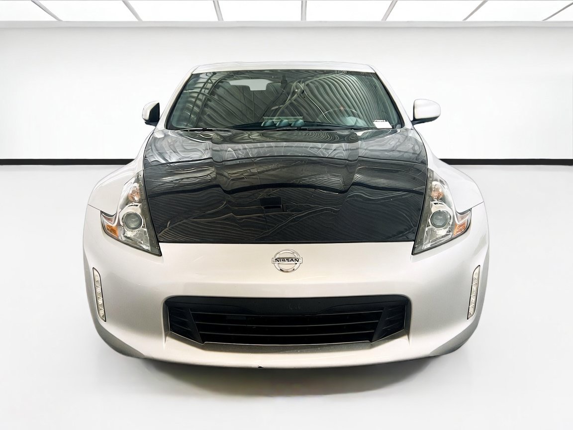Used 2020 Nissan 370Z Coupe RWD image 2