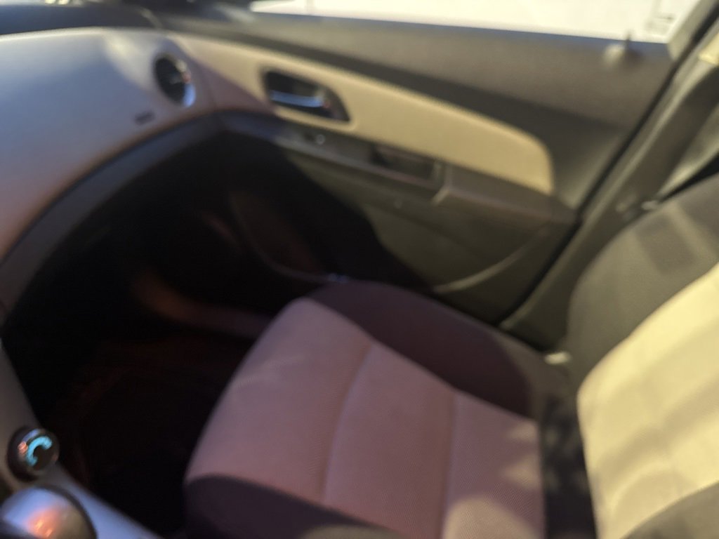 Used 2013 Chevrolet Cruze LS image 10
