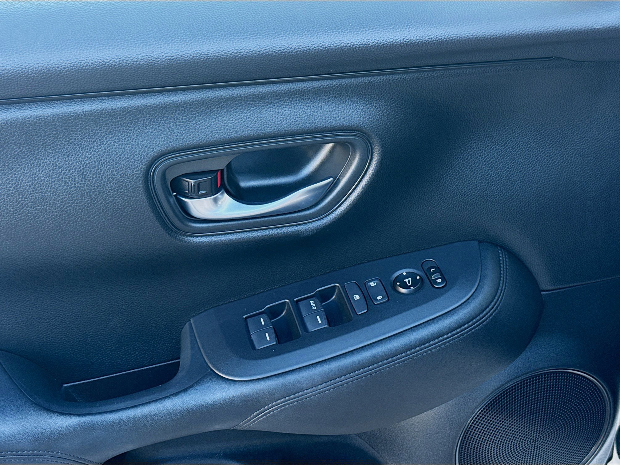 Certified 2023 Honda HR-V LX image 16