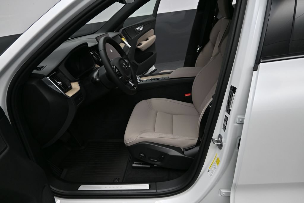 New 2026 Volvo XC60 T8 Plus w/ Climate Package PRO AWD/4WD image 10