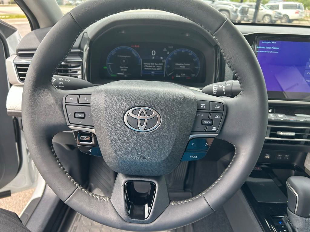 Used 2025 Toyota Camry XLE image 25