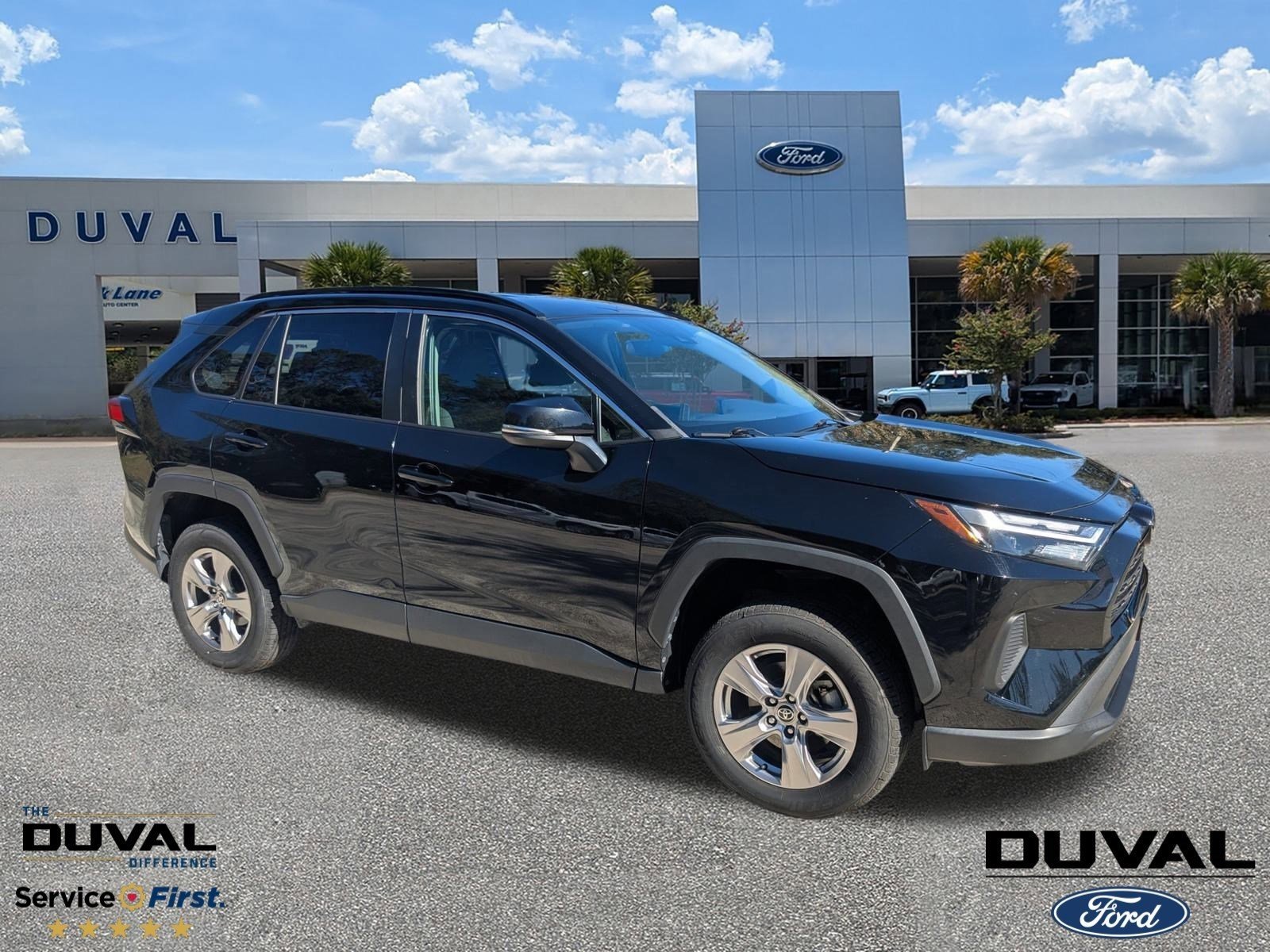 Used 2023 Toyota RAV4 XLE image 1