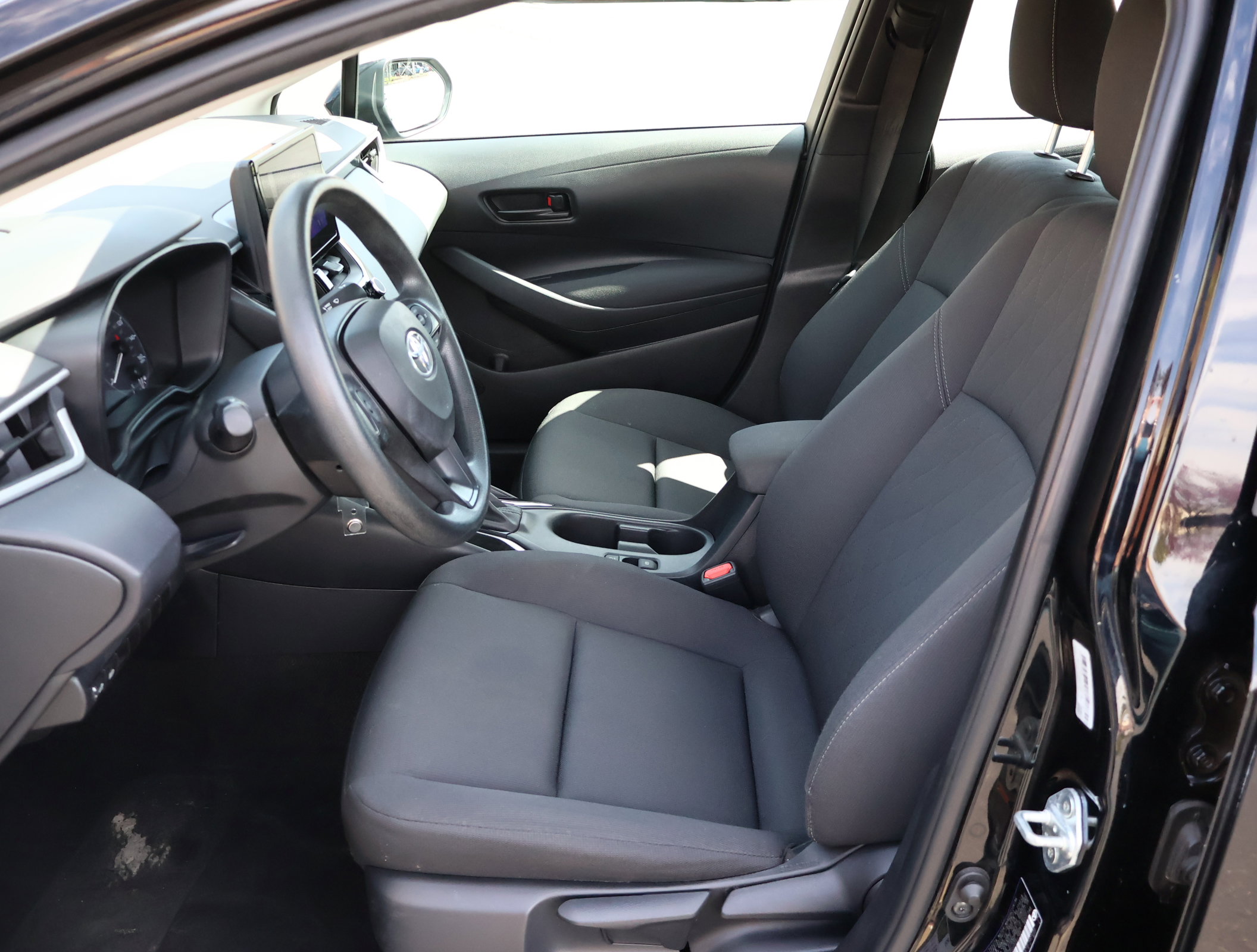 Used 2024 Toyota Corolla LE FWD image 9