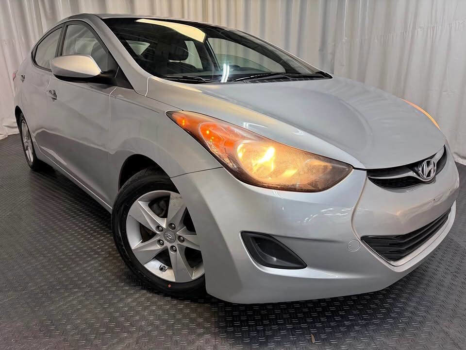 Used 2011 Hyundai Elantra GLS w/ Navigation Pkg 4