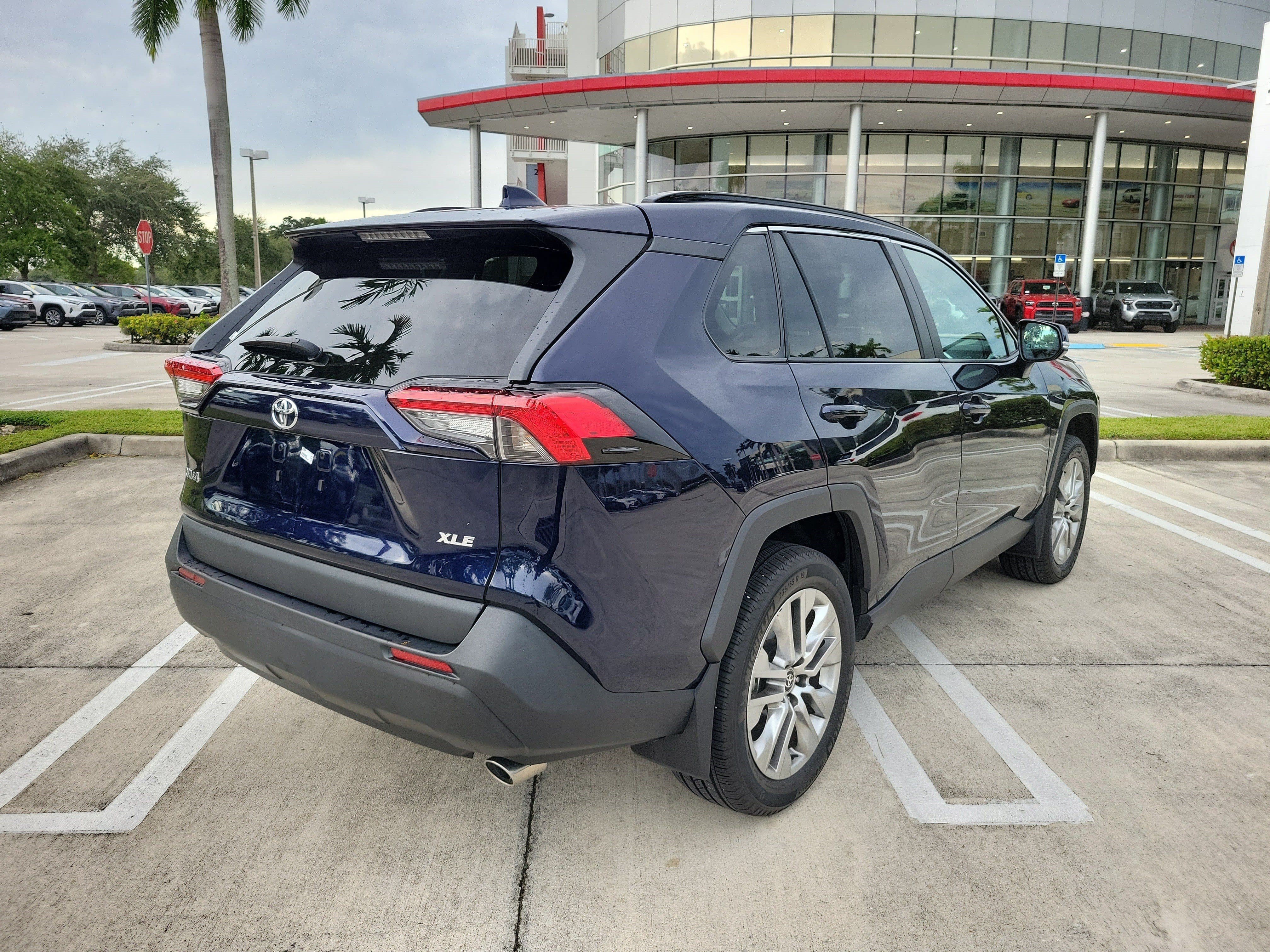 Used 2025 Toyota RAV4 XLE Premium FWD image 7