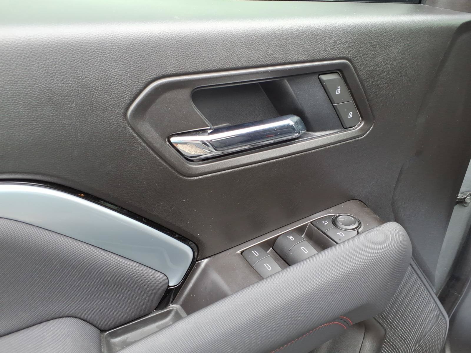 Used 2025 Chevrolet Colorado Z71 AWD/4WD image 12