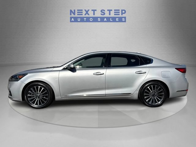 Used 2017 Kia Cadenza Premium FWD image 4